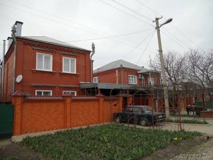 Дом 176 м кв. на участке 6 сот.  Армавир