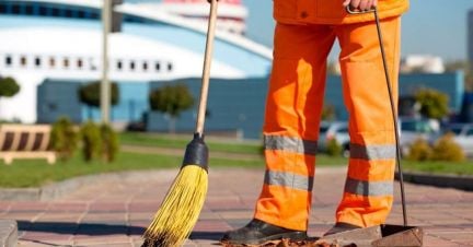 Уборщик производственных и служебных помещений  - купить на сайте объявлений Краснодар онлайн