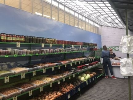 Продавец на овощи и фрукты  - купить на сайте объявлений Сочи онлайн