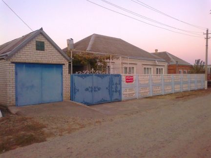 Дом 147 м кв. на участке 8 сот.  Армавир