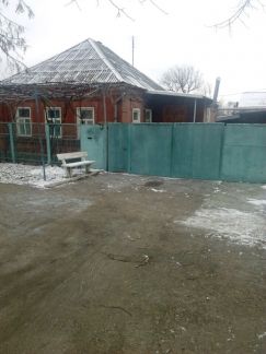 Дом 98 м кв. на участке 7 сот.  Армавир