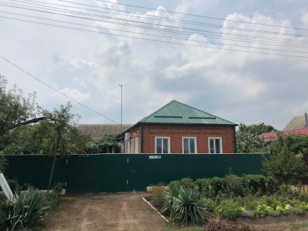 Дом 76 м кв. на участке 5 сот.  Армавир