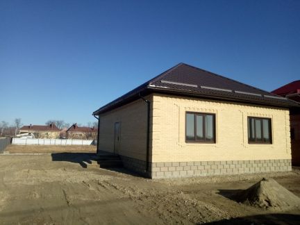 Дом 96 м кв. на участке 13 сот.  Армавир