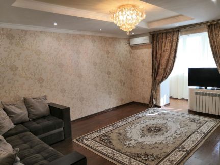 Продаю 2х комнатную квартиру, 56 м кв., 2/5 эт.  Армавир
