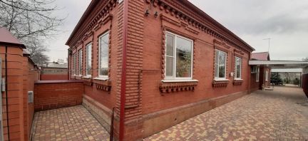 Дом 195 м кв. на участке 14 сот.  Армавир