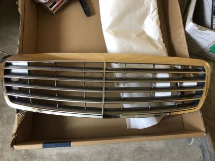 Решетка радиатора для Mercedes Benz W211 E-Klasse  - купить на сайте объявлений Армавир онлайн