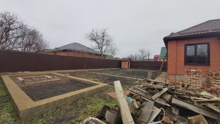 Дом 100 на участке 6  Армавир