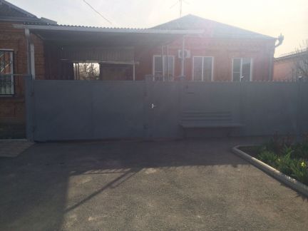 Дом 72 м кв. на участке 6 сот.  Армавир