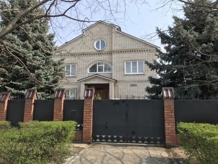 Дом 400 м кв. на участке 9 сот.  Армавир