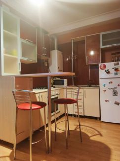 Сдам 1-комнатную квартиру, 45 м кв., 1/2 эт.  Армавир