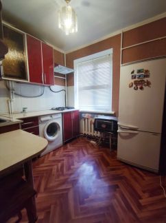 Сдаю 2х комнатную квартиру, 46 м кв., 3/5 эт.  Армавир